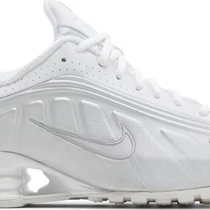 W NIKE SHOX R4 WHT/WHT MTLLC SLVR MAX ORNG